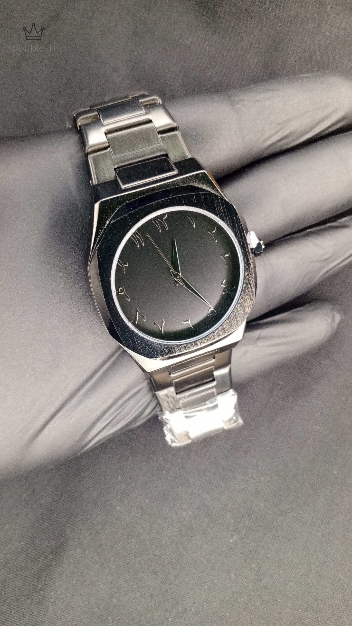 Black Arabic Aura Stainless Steel Watch – Elegant Arabic Numerals Dial